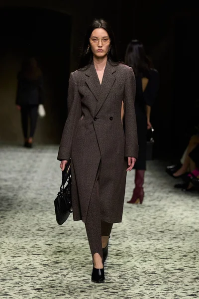 Look 27